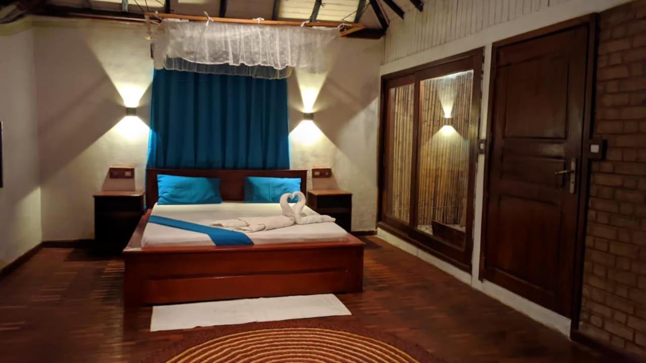 Ampazony Oasis Lodge マジュンガ エクステリア 写真