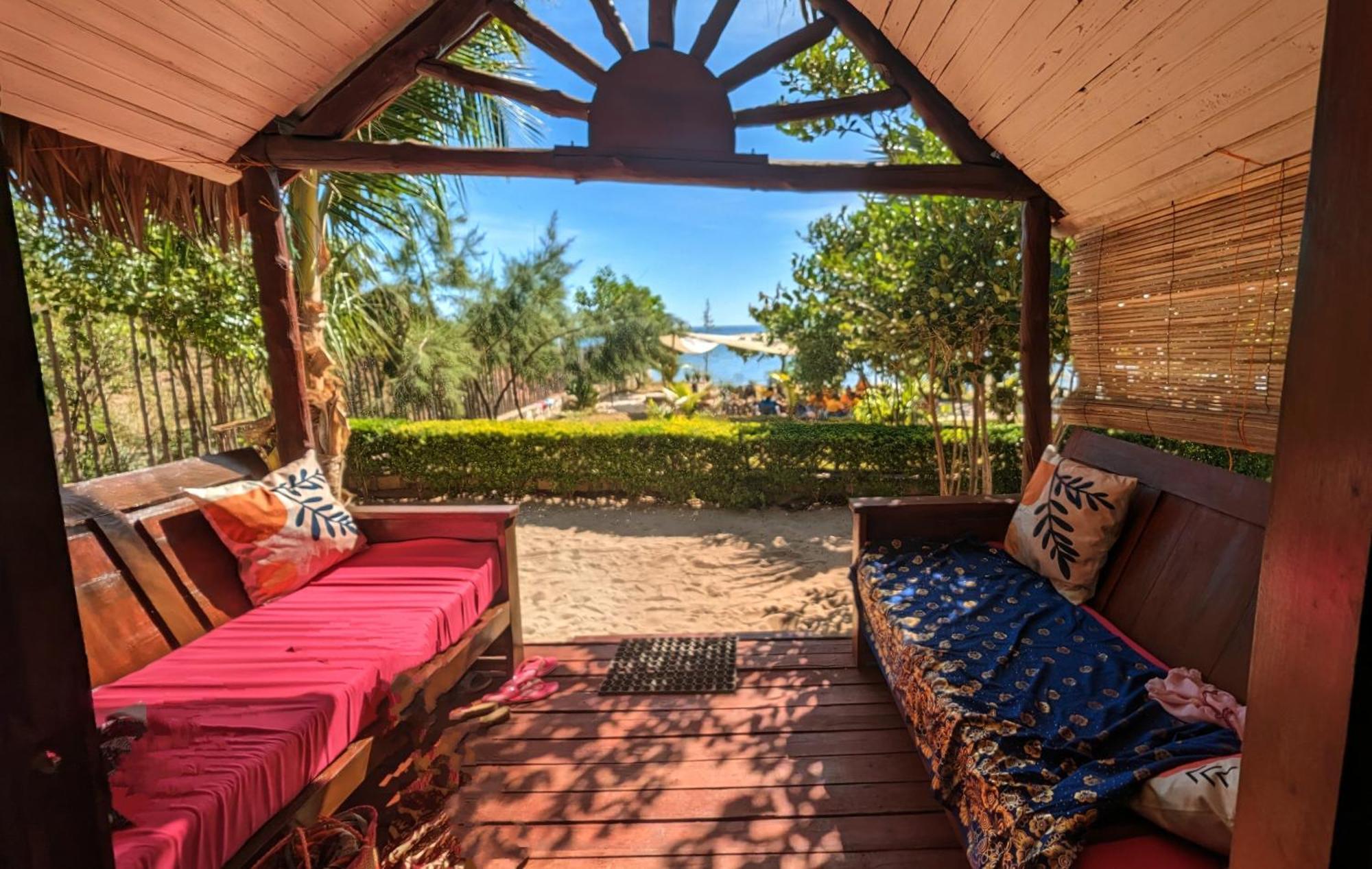 Ampazony Oasis Lodge マジュンガ エクステリア 写真