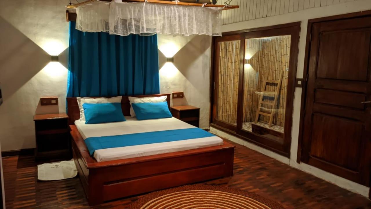 Ampazony Oasis Lodge マジュンガ エクステリア 写真