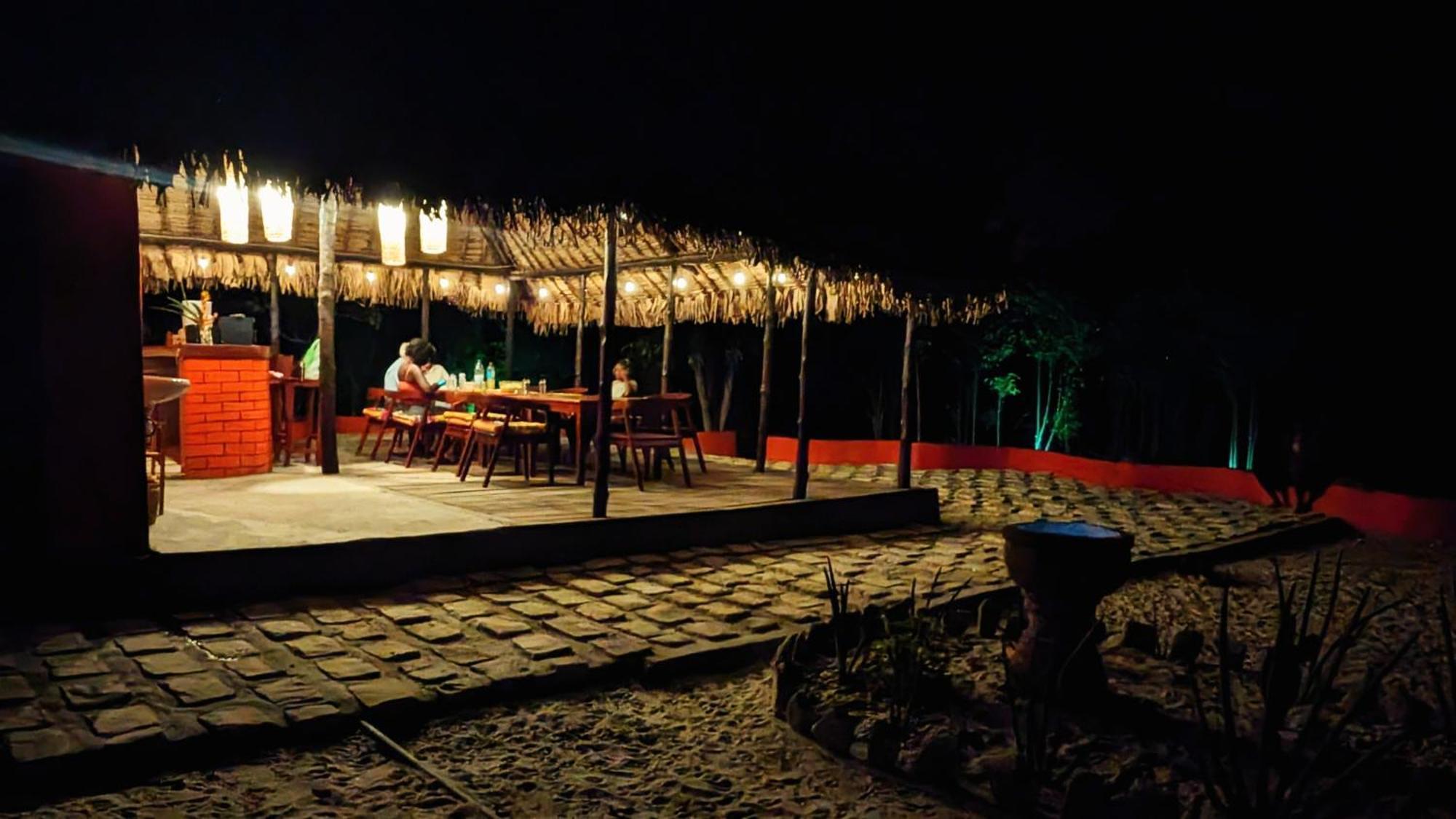 Ampazony Oasis Lodge マジュンガ エクステリア 写真