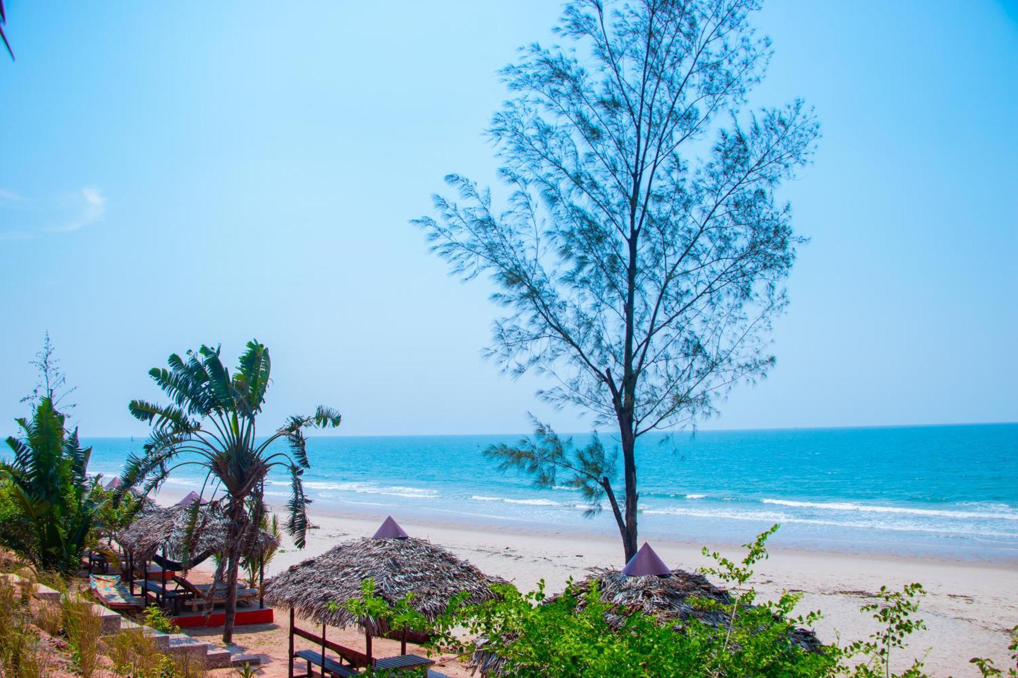 Ampazony Oasis Lodge マジュンガ エクステリア 写真