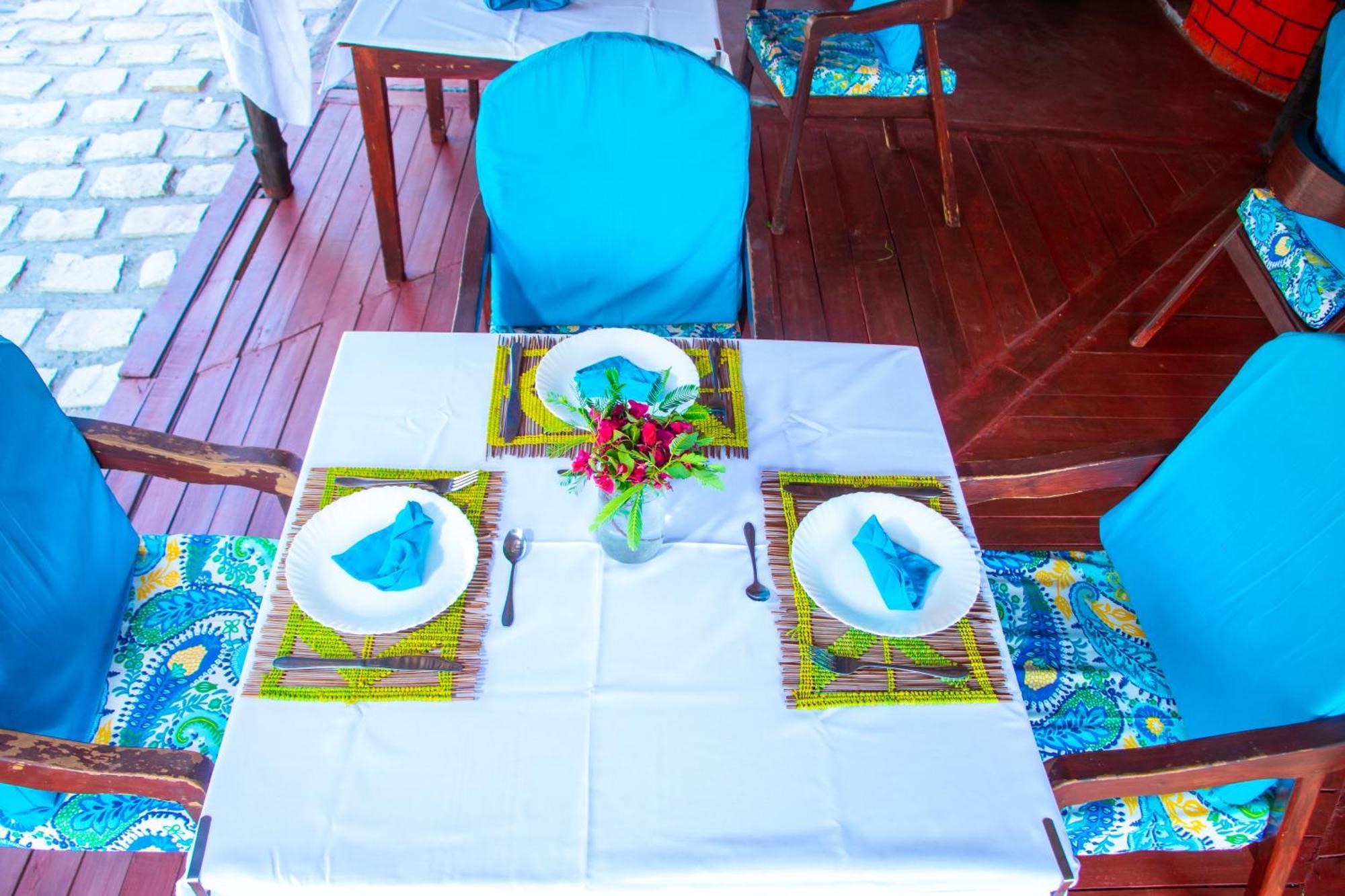 Ampazony Oasis Lodge マジュンガ エクステリア 写真