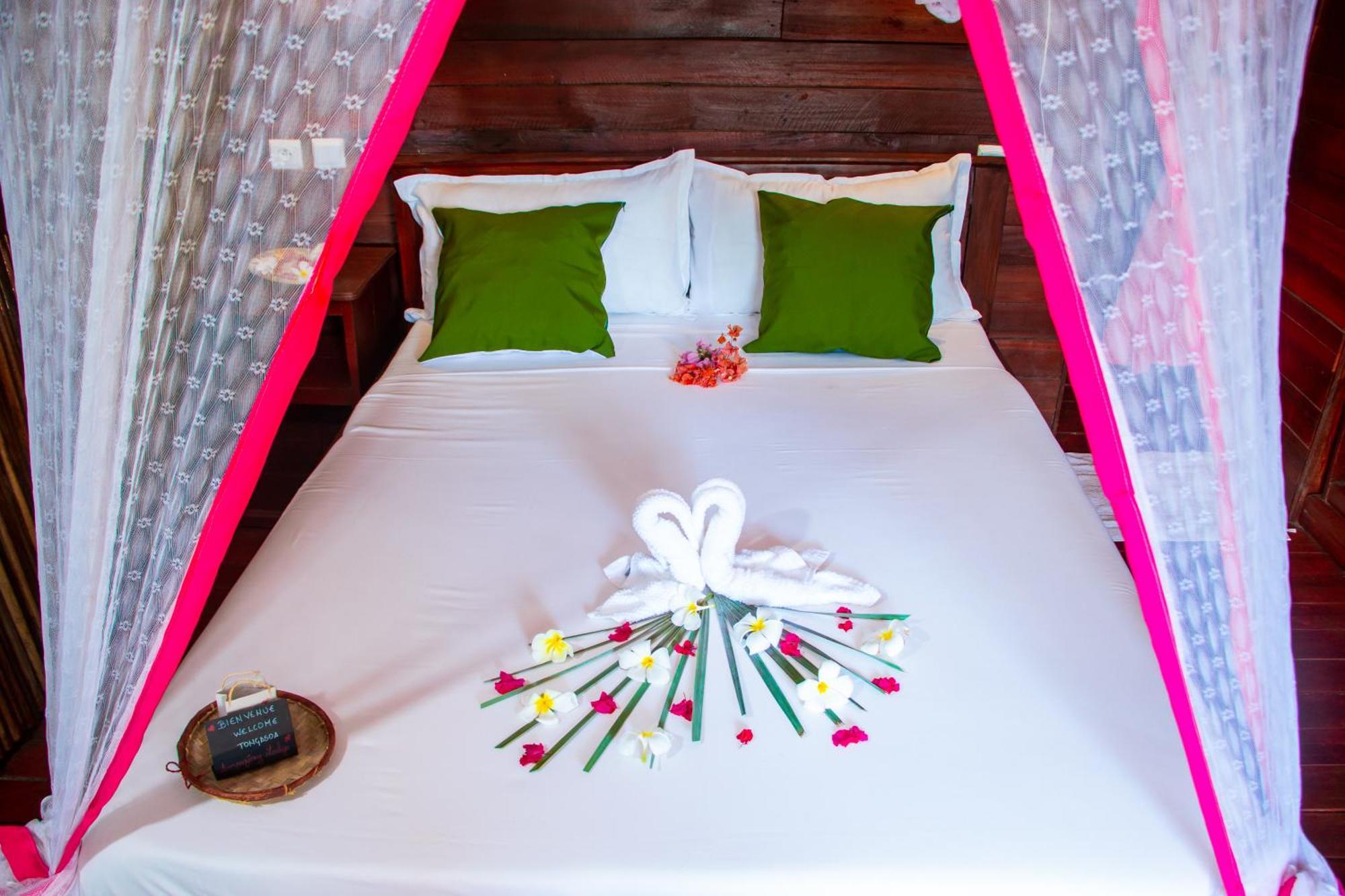 Ampazony Oasis Lodge マジュンガ エクステリア 写真