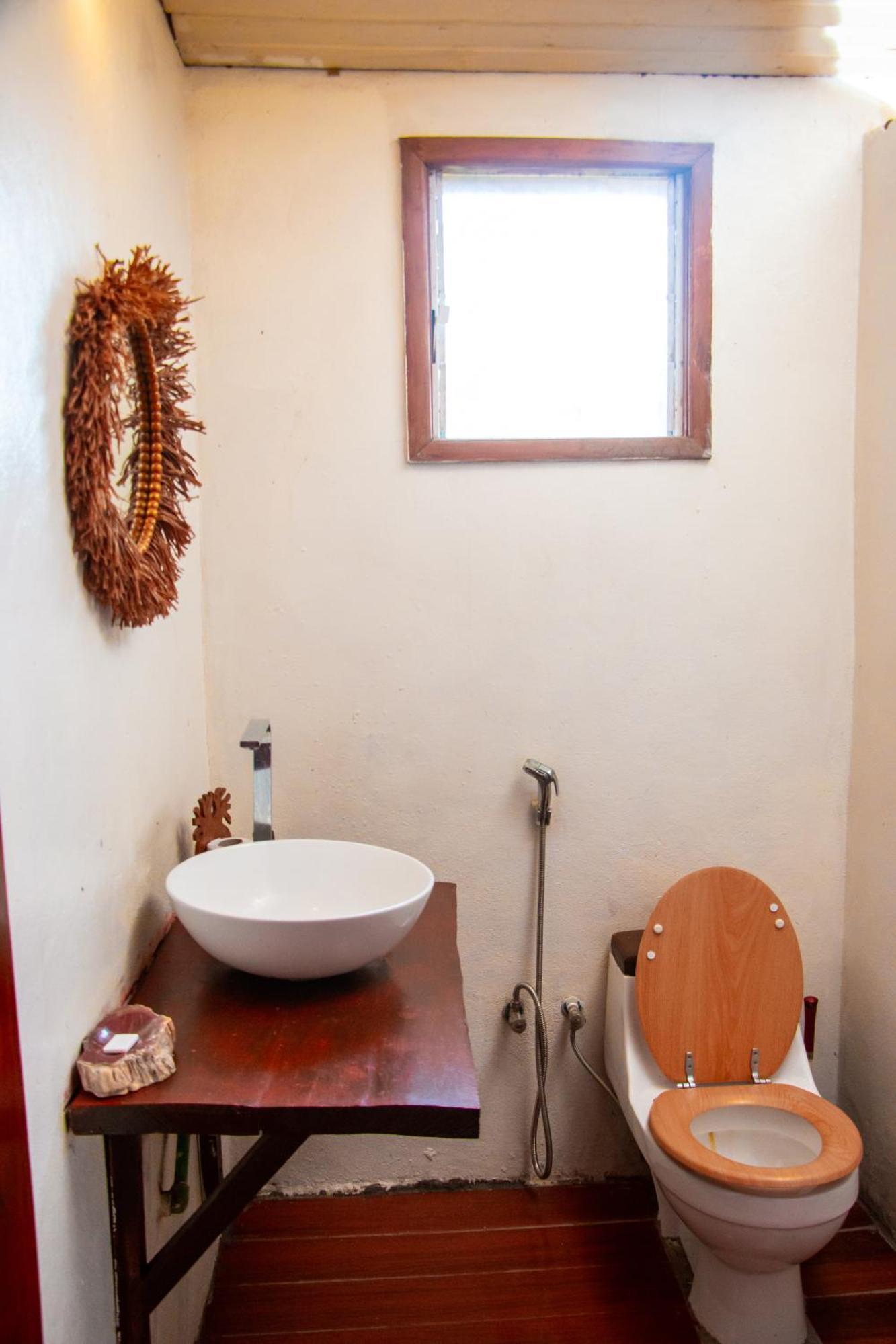 Ampazony Oasis Lodge マジュンガ エクステリア 写真