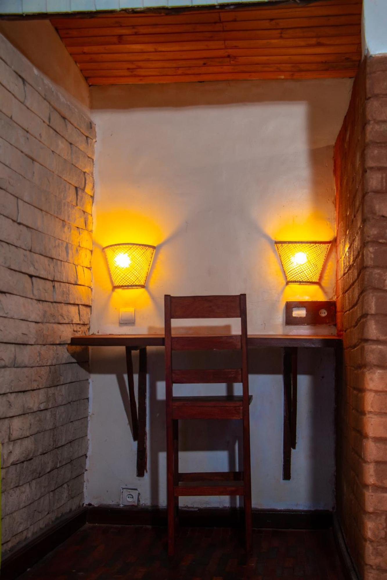 Ampazony Oasis Lodge マジュンガ エクステリア 写真