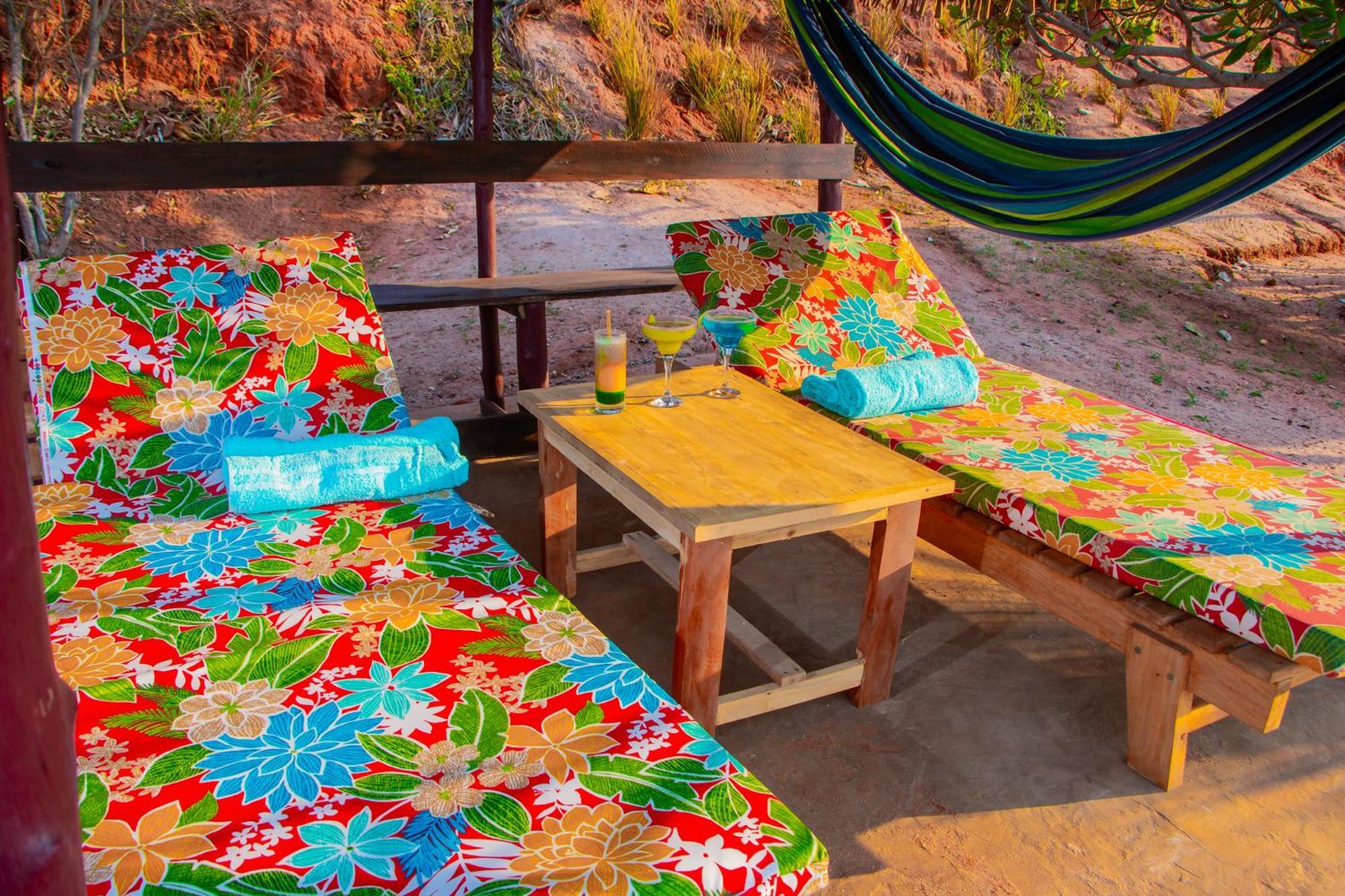 Ampazony Oasis Lodge マジュンガ エクステリア 写真